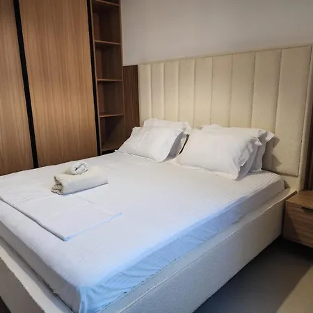 White 3 Apartment